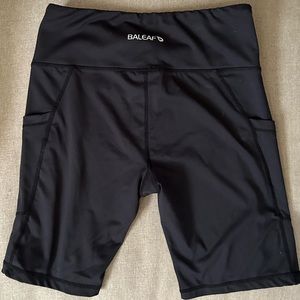 Black biker shorts with pockets 8” medium